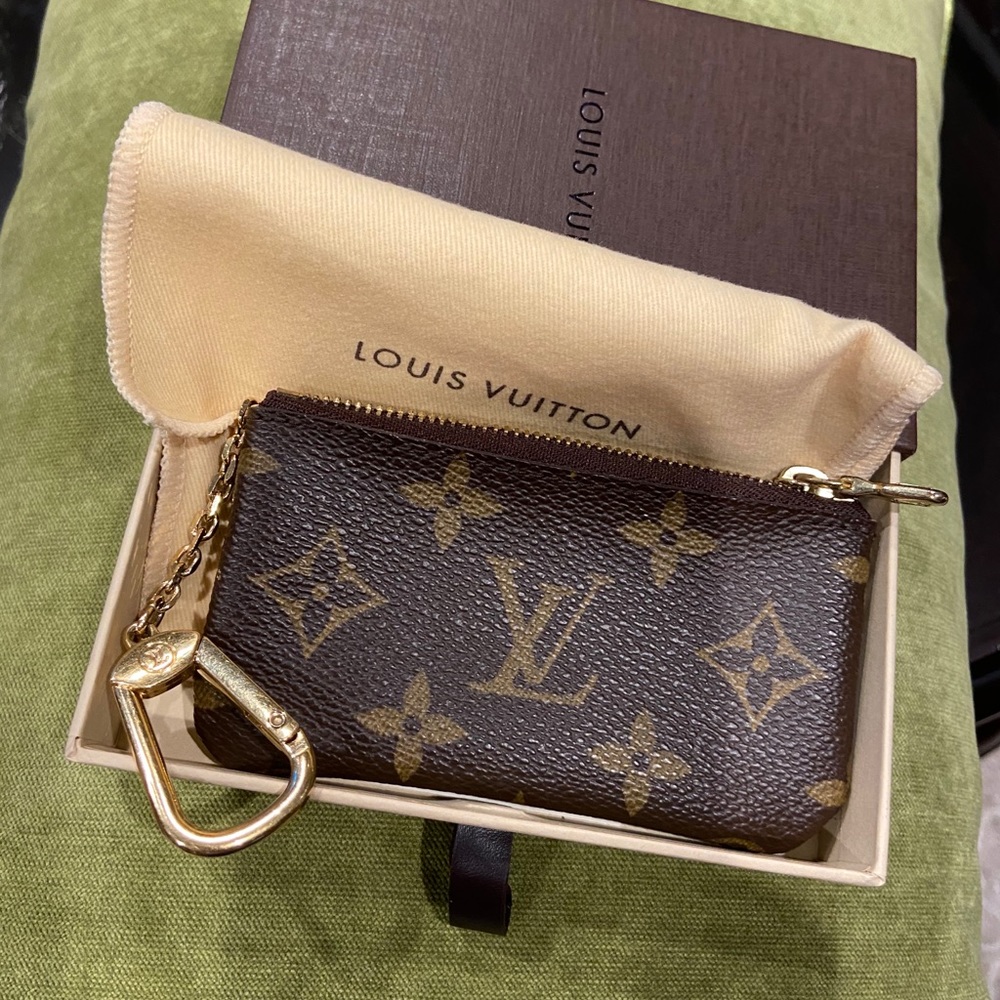 Louis Vuitton Signature coin purse & key chain